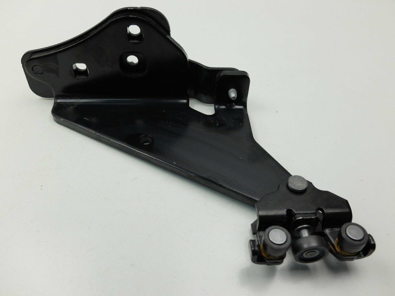 Kangoo 3-III Sol Sürgülü Kapı Alt Makara Komple (2008-2020) 8200497763 -Yerli Üretim