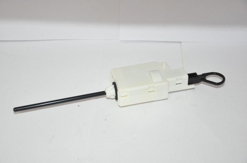 Trafic 2-II Depo Kapak Kilit Motoru (2002-2012) 8200032984 -Renault Mais